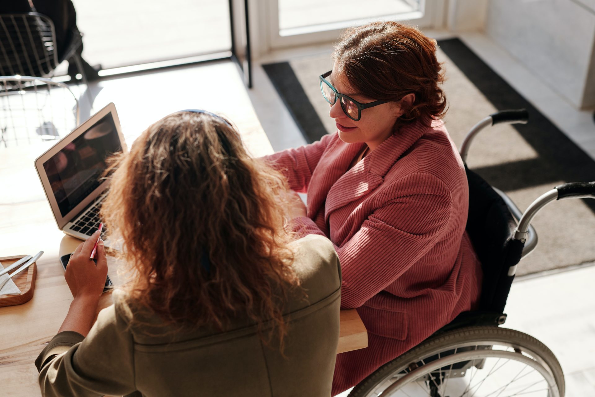Organiser un voyage d'affaires pour un collaborateur en fauteuil roulant